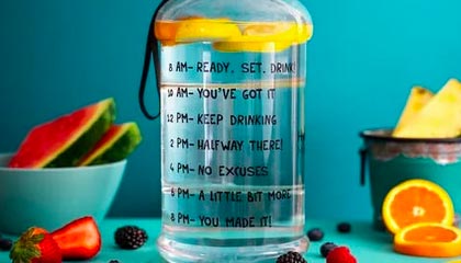 80万的009光辉 在姚明面前像老头乐 2米29巨人坐进去很费劲